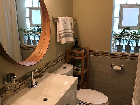 3rd image of 6124 N Claremont Ave #1