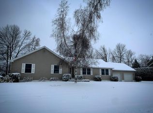 17 Lakeview Ave, Rouses Pt, NY 12979