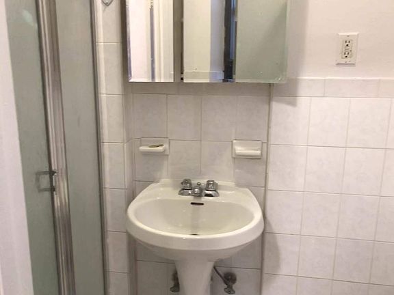4th image of 365 W 50th St APT 2E