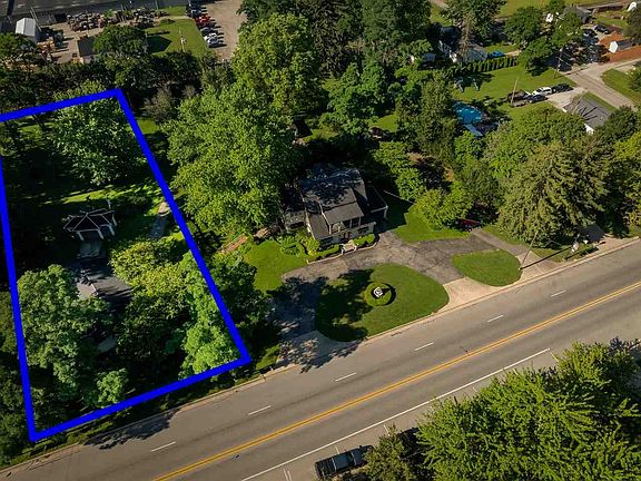 2nd image of 826 E Main St