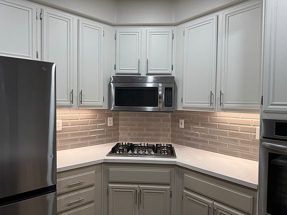 5th image of 30990 Oakhill Dr