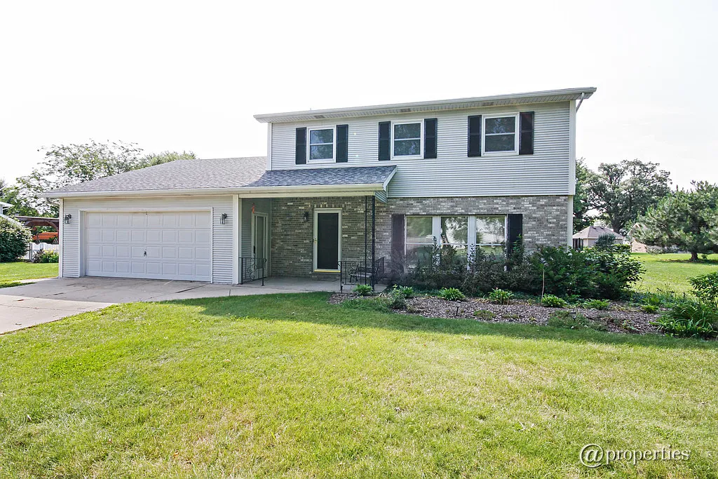 741 Meadowood Ln photo 1