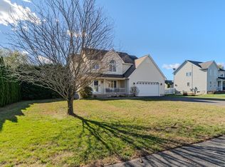 16 Bayberry Dr, Easthampton, MA 01027