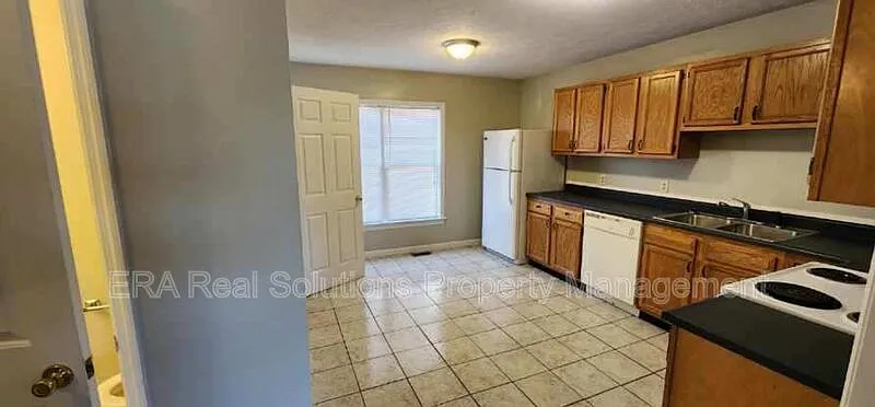 2 bed, 1.5 bath, $900 — Photo 3