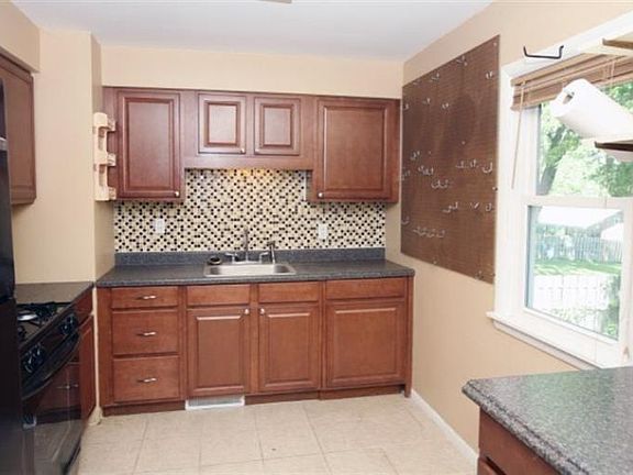 5th image of 229 E Leona Ave