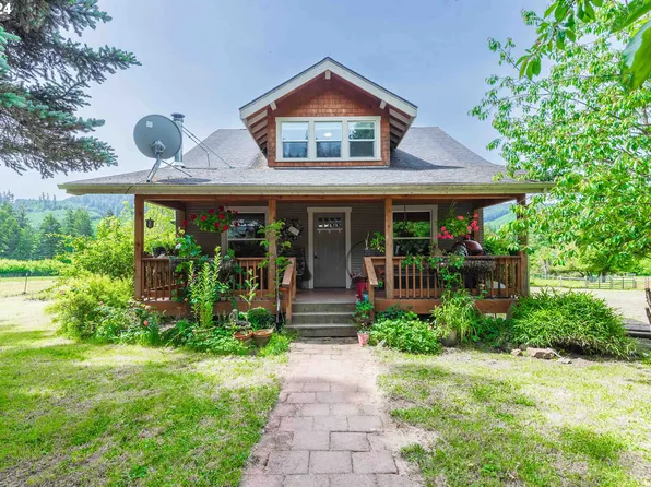 17867 Highway 42, Myrtle Point, OR 97458