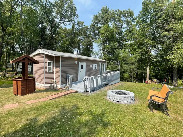 1-39 Woodhaven Dr E, Sublette, IL 61367