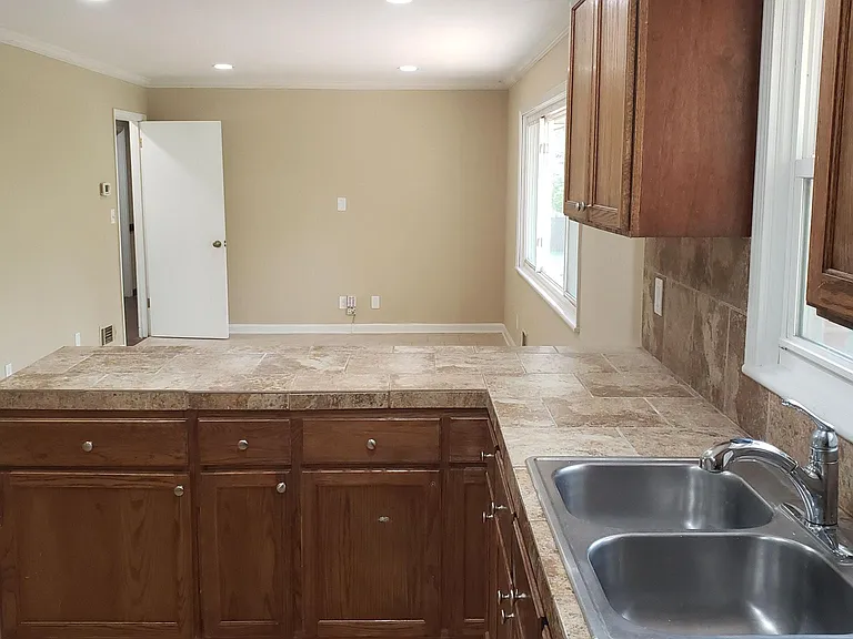 971 Gresham Ave SE — Photo 10