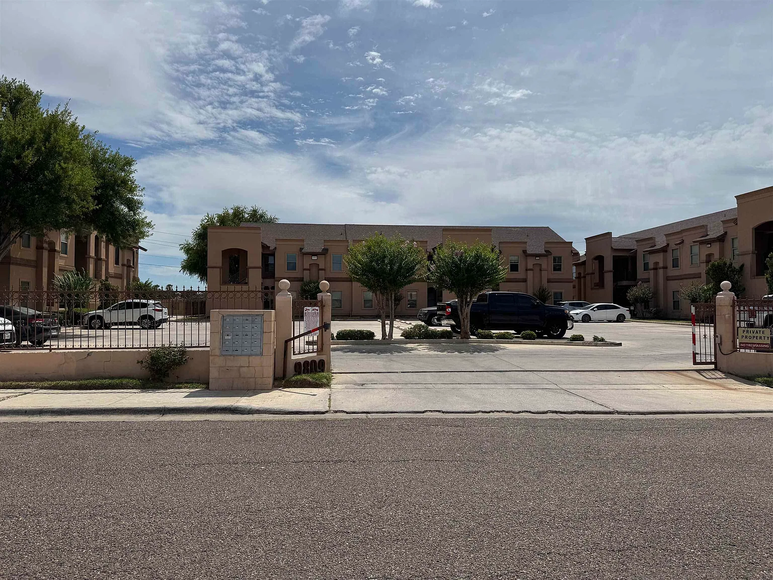 3 bed, 2.0 bath, 1265 sqft, $1,400 — Photo 1