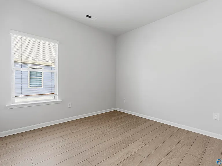 305 Pond Spring Dr — Photo 8