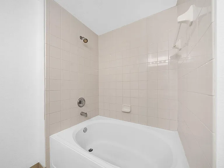 3020 Alcazar Pl #202 — Photo 26