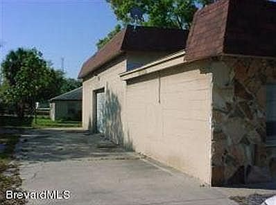 4th image of 711 Garden St
