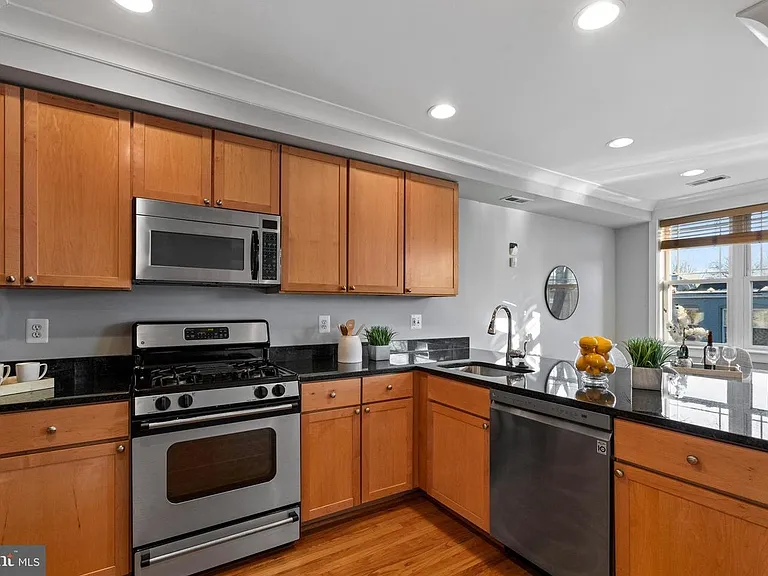 1301 S Carolina Ave SE #7 — Photo 5