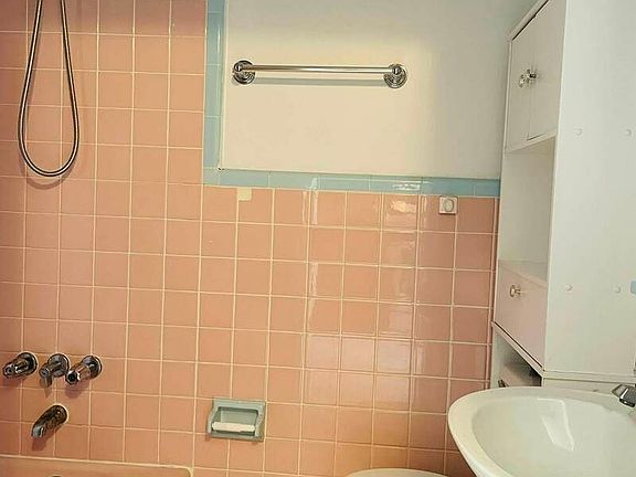 5th image of 66 Driggs Ave APT 3R
