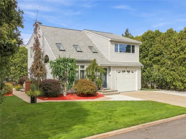 25 Joy St, Johnston, RI 02919