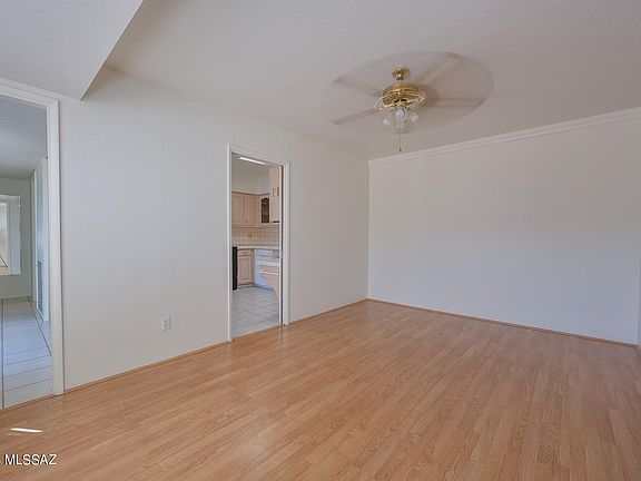 4th image of 992 N Caribe Ave