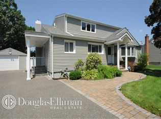 92 Kathleen Dr, Syosset, NY 11791
