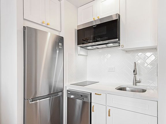 4th image of 320 E 42nd St APT 2705