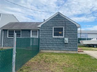 81 Gulf St, Lindenhurst, NY 11757
