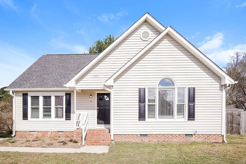 3 bed, 2.0 bath, 1309 sqft, $2,660 — Photo 1