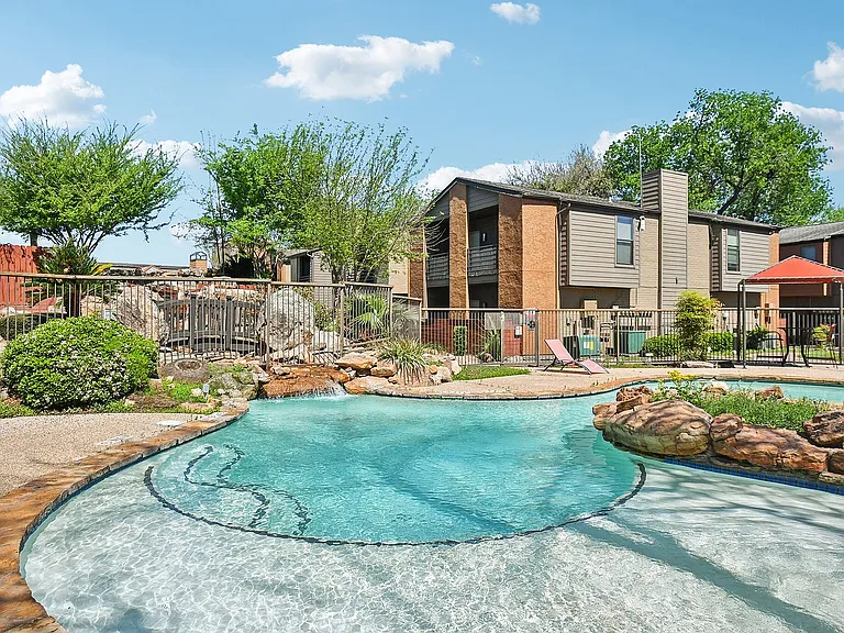 49-web-or-mls-Briar Forest Dr-1303-916
