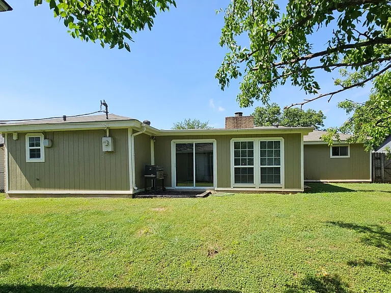 1208 Preswick Cir — Photo 17