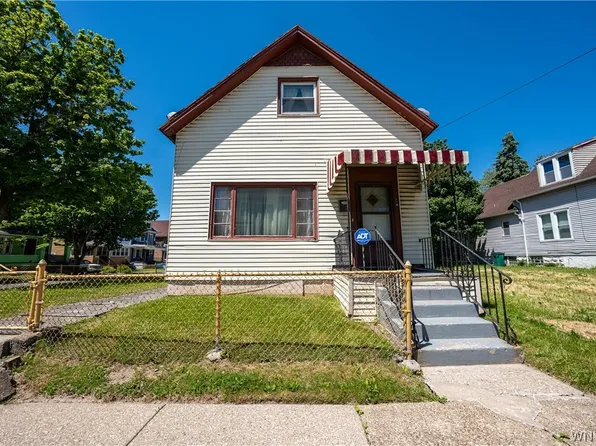 4 Regina Pl, Buffalo, NY 14208