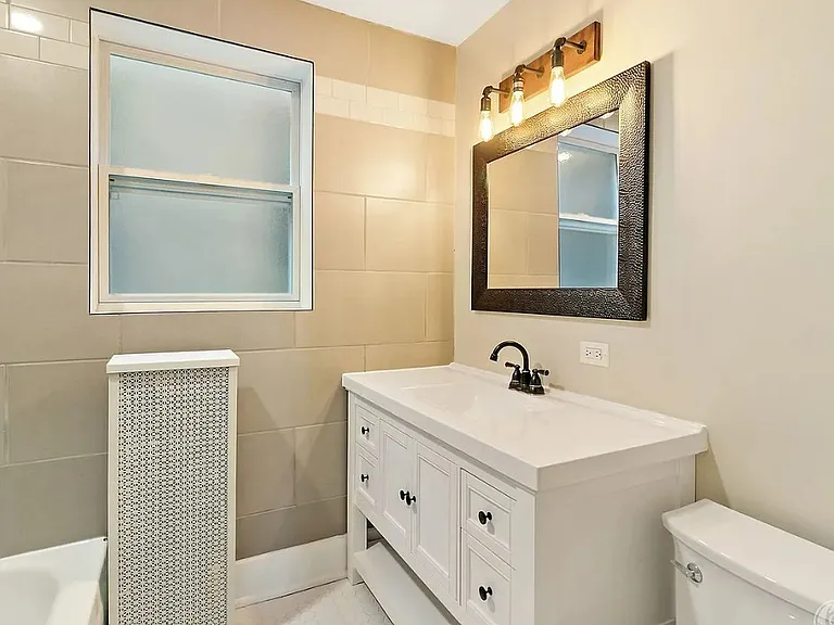 633 W Barry Ave #2I — Photo 17