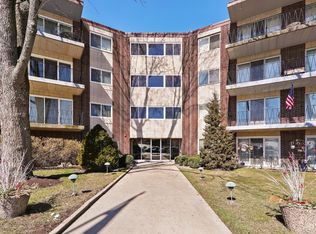 5540 Walnut Ave APT 3A, Downers Grove, IL 60515