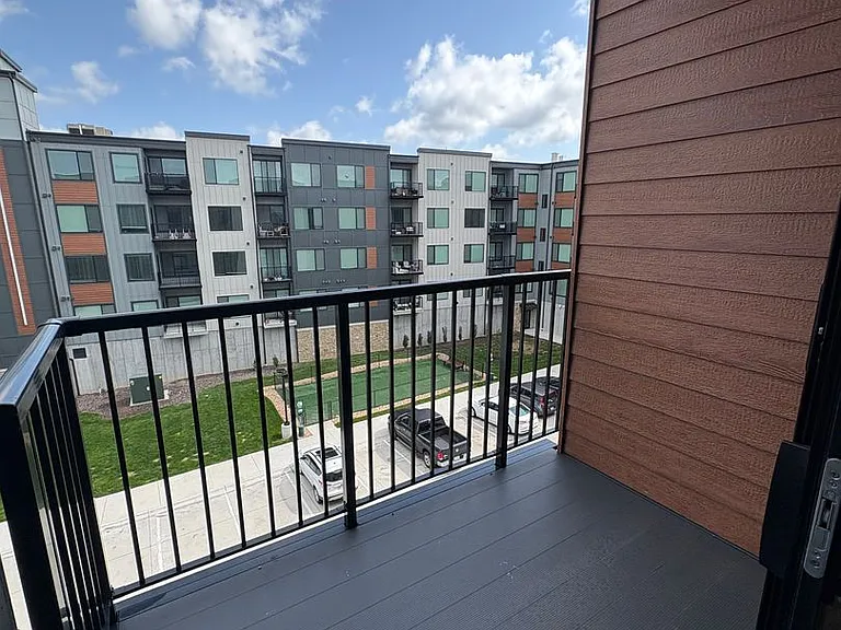 Level at Village Gardens — Photo 28