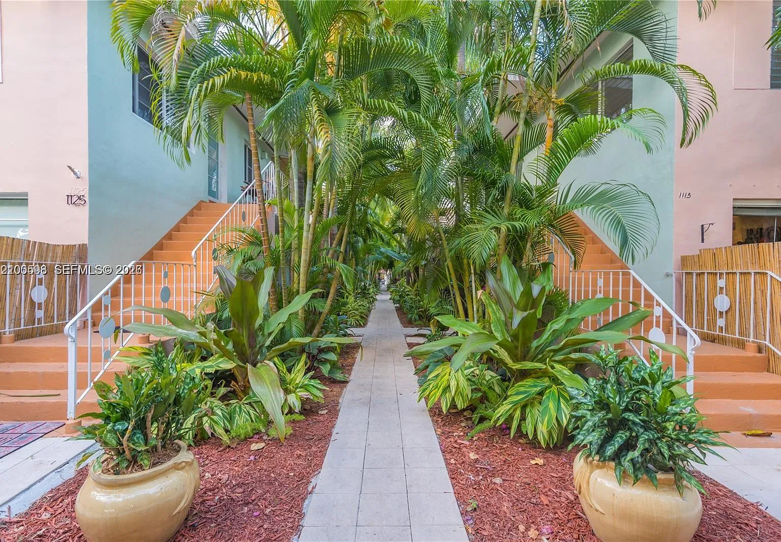 Park Square Condo — Photo 1