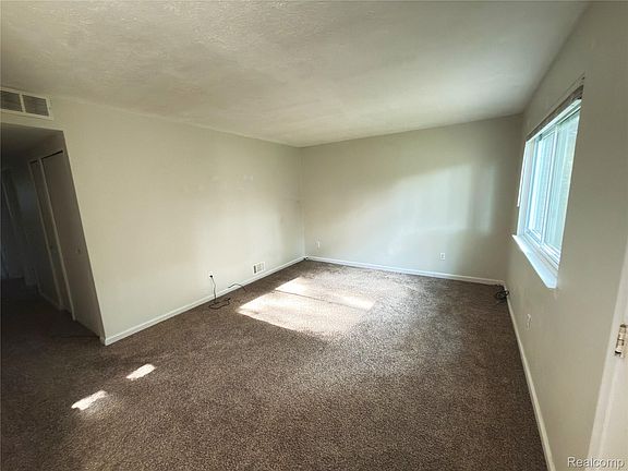 5th image of 15152 McGuire St