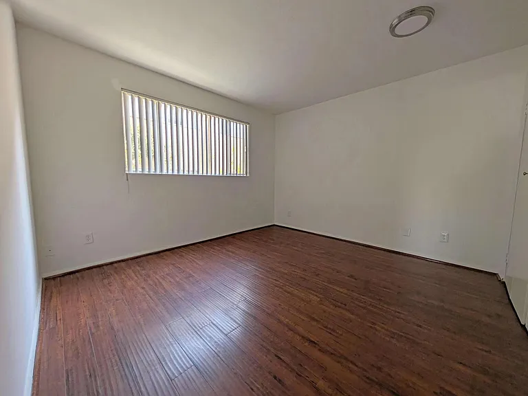 1034 N Martel Ave #1 — Photo 14