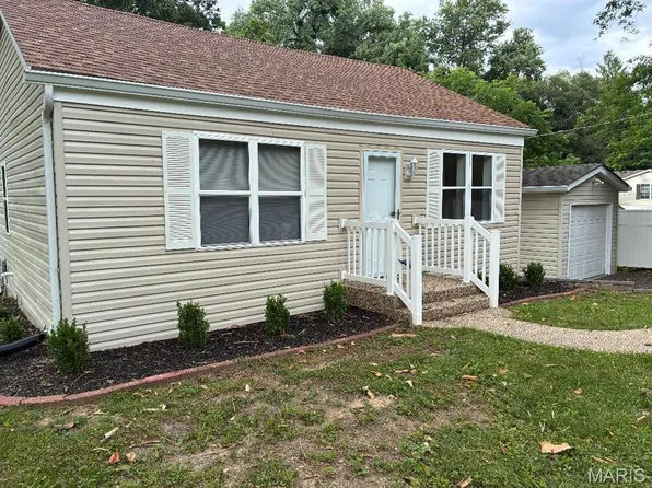 210 W School St, Fairview Heights, IL 62208