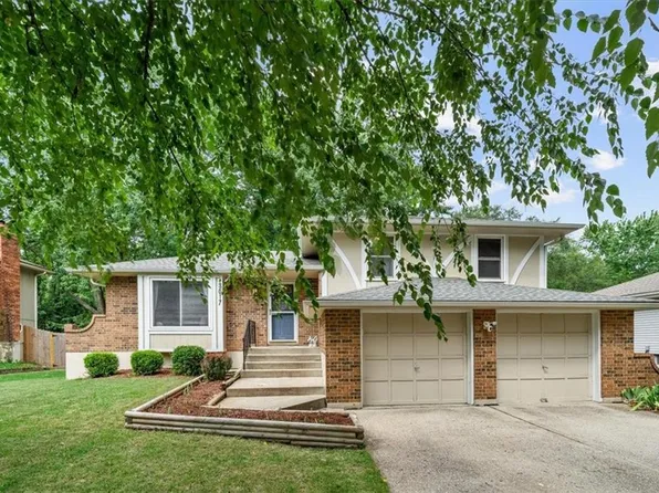 3017 SE 2nd St, Blue Springs, MO 64014
