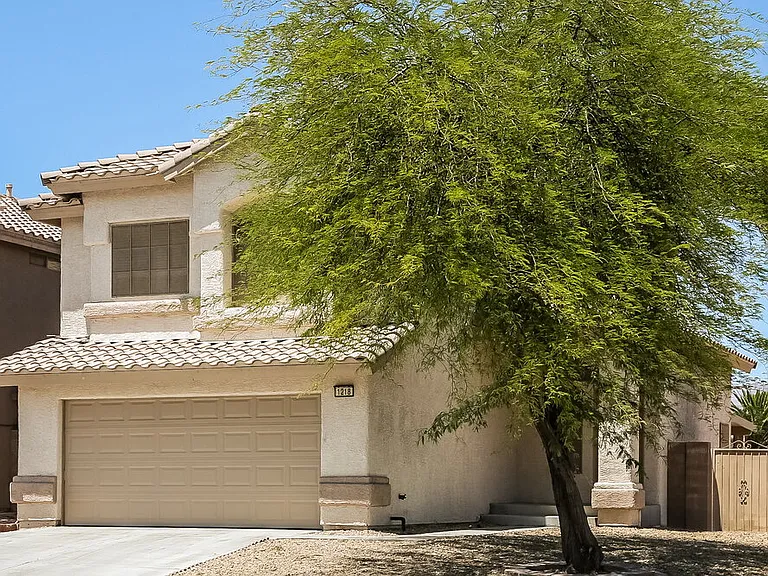 1218 Cobble Lake Ave — Photo 4