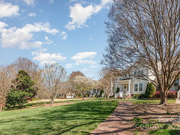 3rd image of 1014 Bobbin Ln