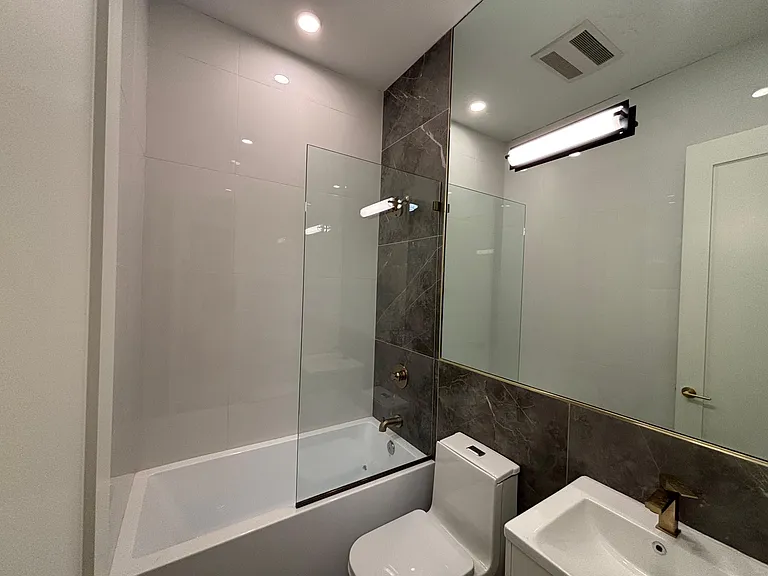 50 Grace St #3RR — Photo 4