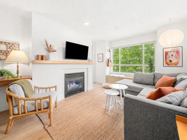 333 E 1st St #301, North Vancouver, BC V7L 4W9