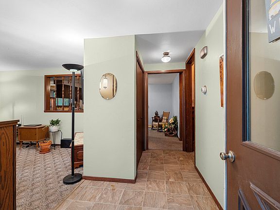 3rd image of 104 Crestwood Ct