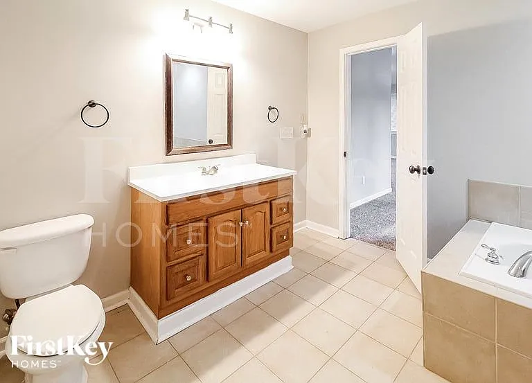 2483 Kings Park Cir — Photo 9