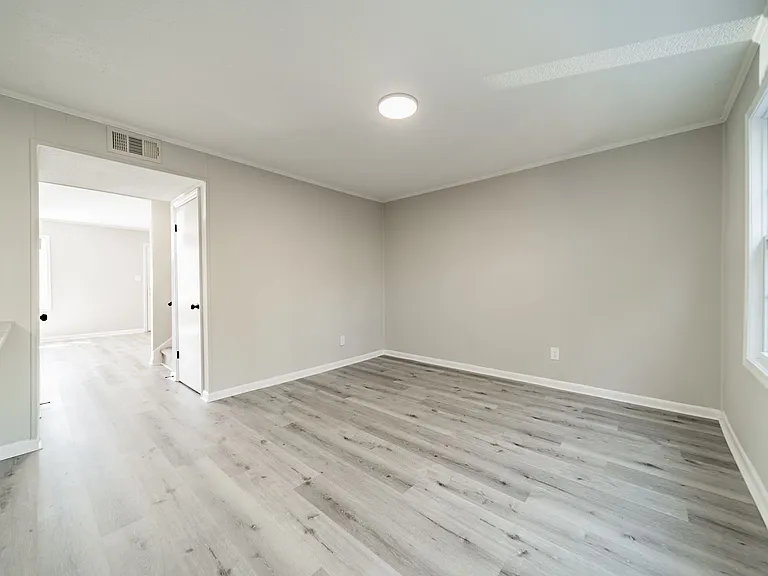 2200 Williamsburg Dr #24 — Photo 8