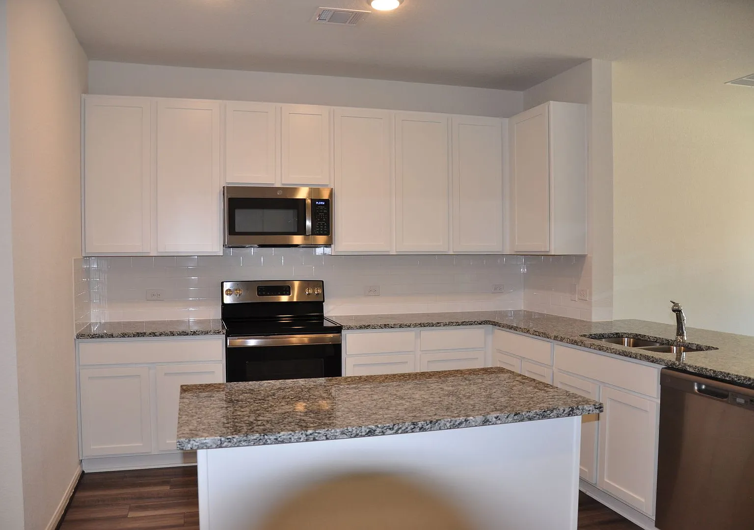 Brand New 3 Bedroom 2.5 Bath in Sonterra — Photo 3