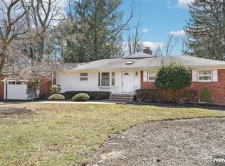 8 Sparrowbush Rd, Mahwah, NJ 07430
