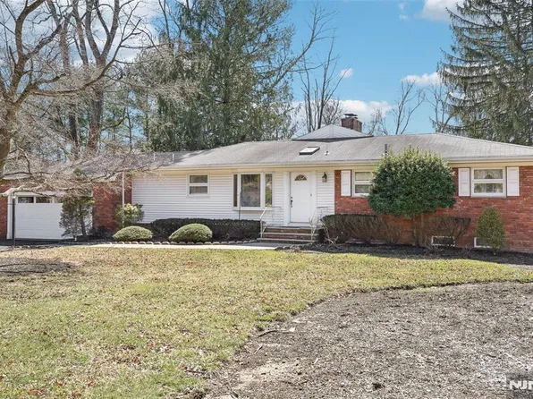 8 Sparrowbush Rd, Mahwah, NJ 07430