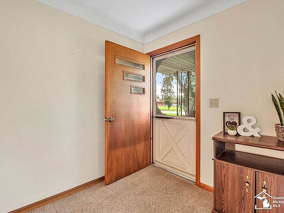3rd image of 816 Wakefield Dr