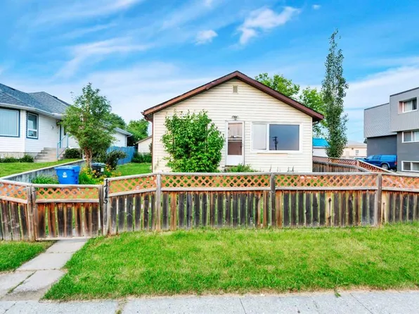 4715 W 48th St, Rocky Mountain House, AB T4T 1C3