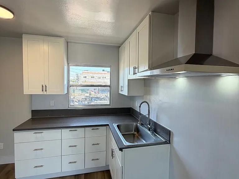 7830 S Western Ave — Photo 9