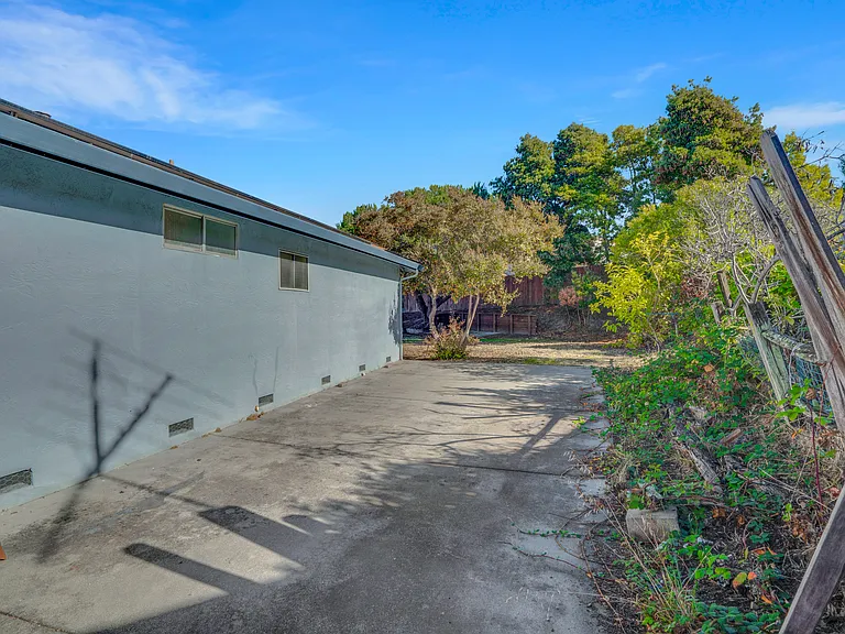 Cypress Ave — Photo 25