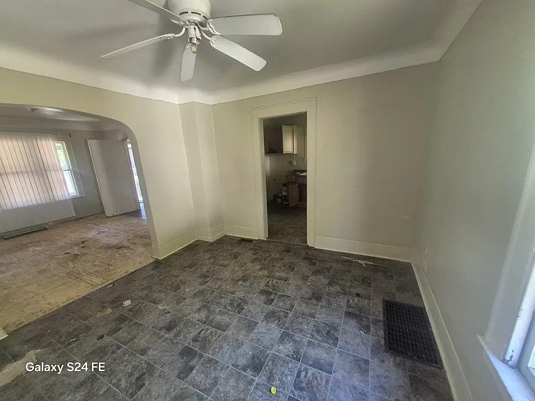 2041 Warner Ave — Photo 6